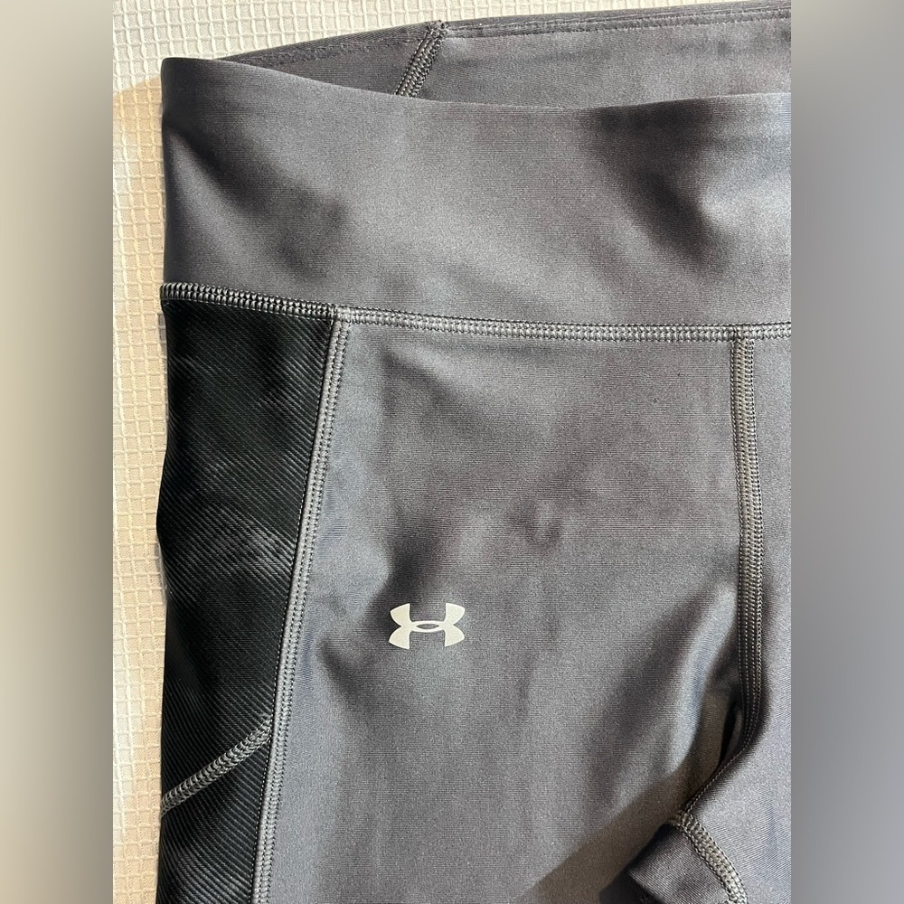 Under Armour Gray and Black Cropped Leggings Women’s Size Large - Picture 2 of 11